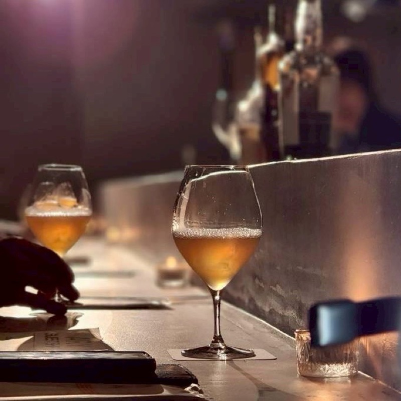 Helen Cafe & Bar バー